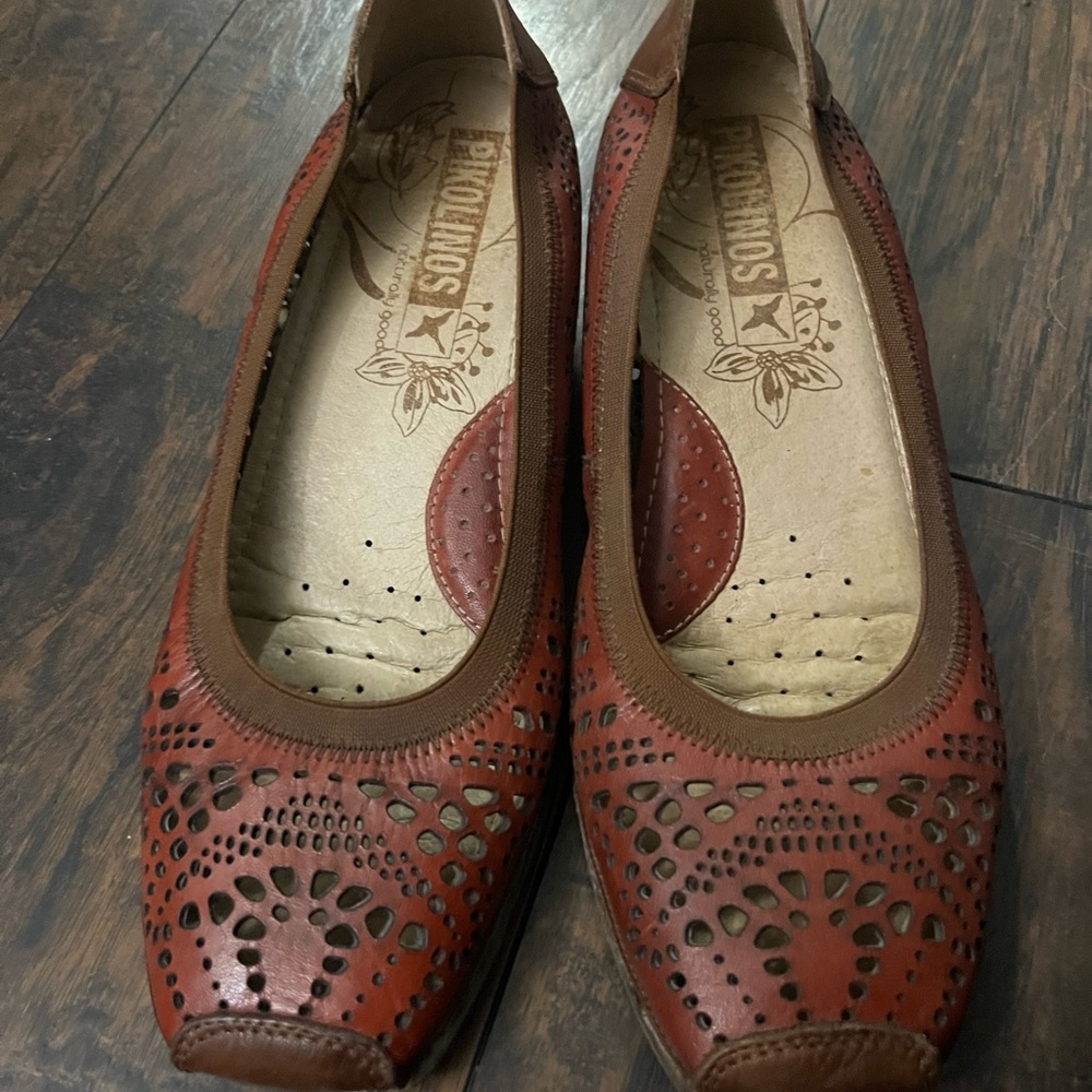 Born Tan Leather Cut-Out Flats